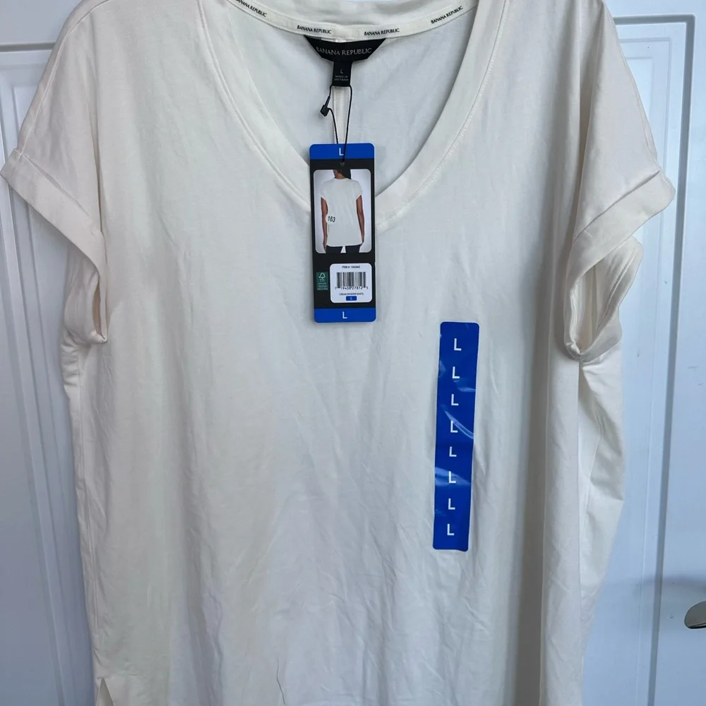 NWT Banana Republic Women’s White V-Neck Tee Comfy Cotton - Picture 1 of 9